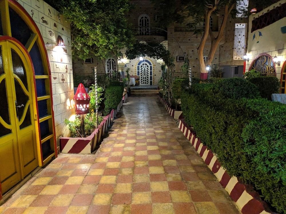Elphardous Hotel 1