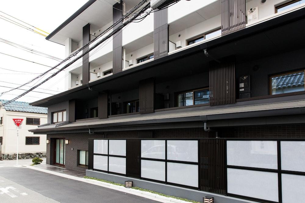 Raku Hotel
