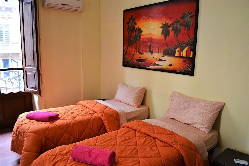 Hostel Via Zara 2