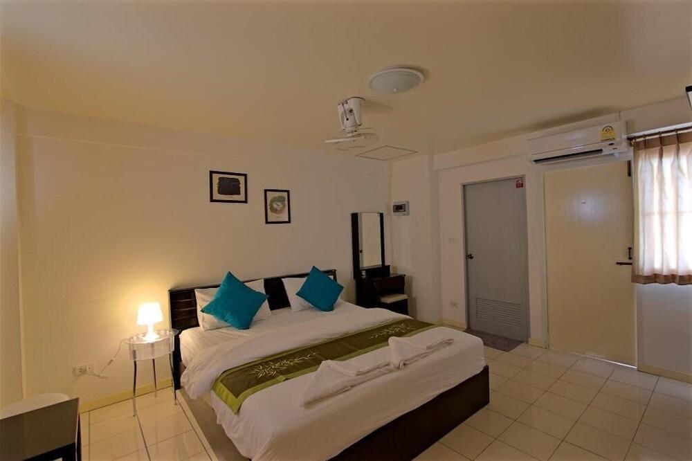 Oyo Srirat Residence 1