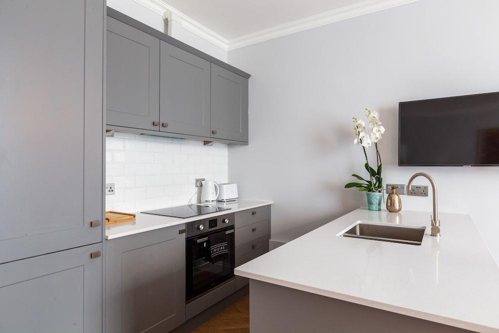 Beautiful 2 Bedroom Garden Flat