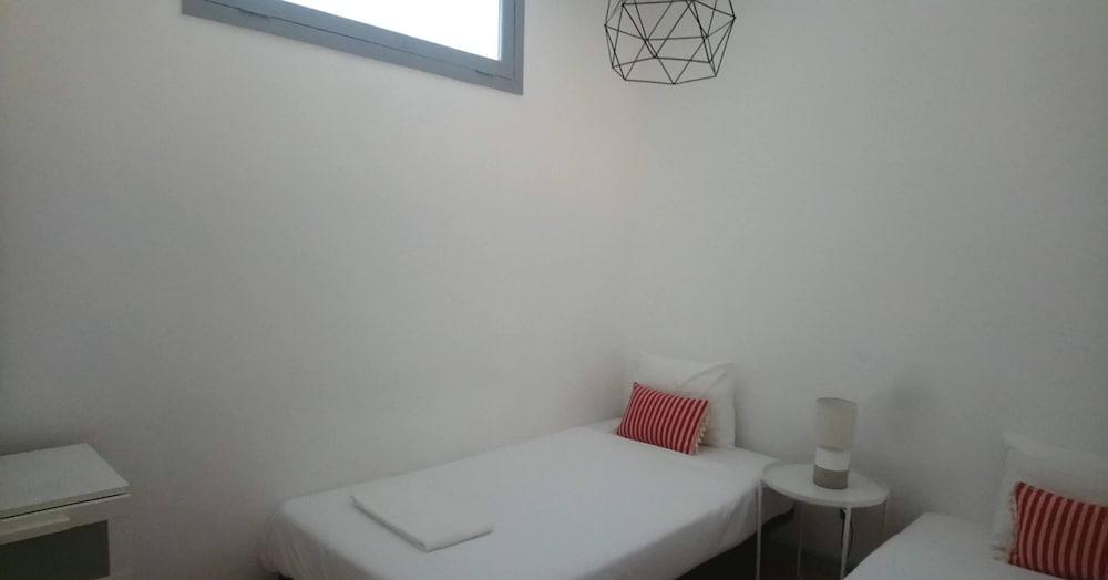 Stunning Apartment with Yard in Alfama 1