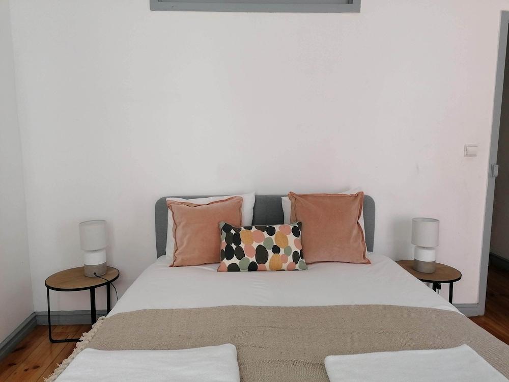 Stunning Apartment with Yard in Alfama 2