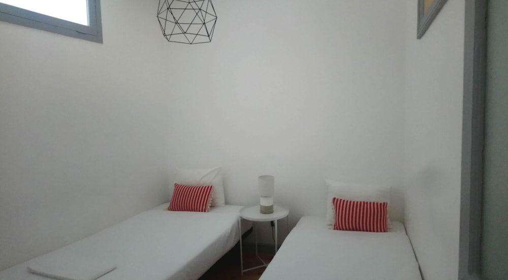 Stunning Apartment with Yard in Alfama
