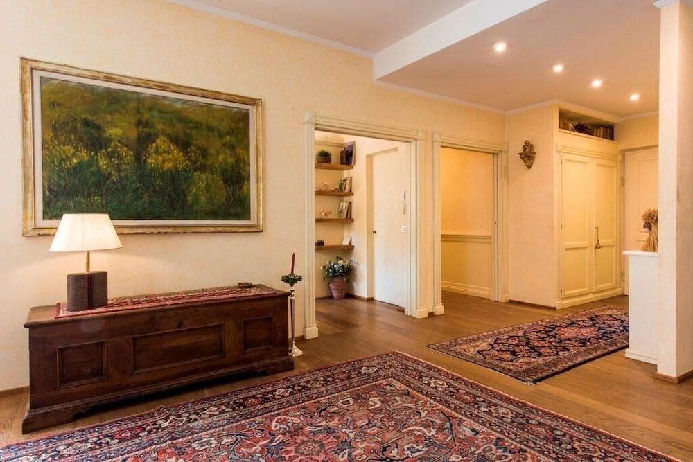 Deluxe Charming Florentine Villa in the City. Plus 1