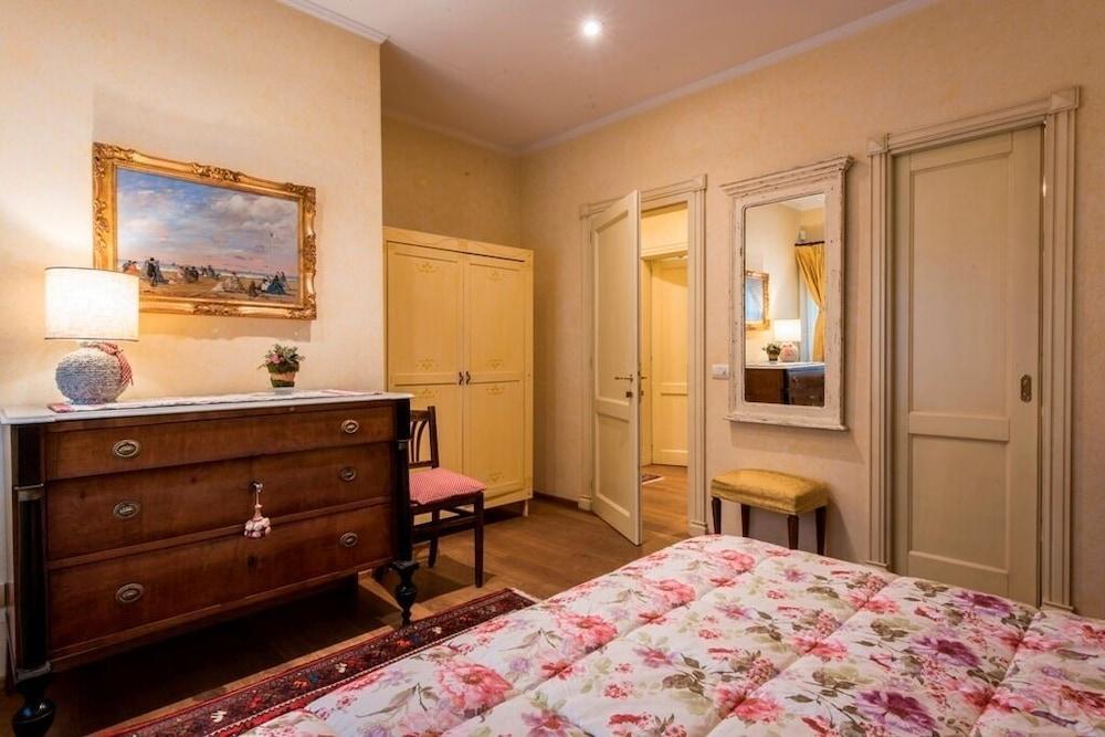 Deluxe Charming Florentine Villa in the City. Plus 2