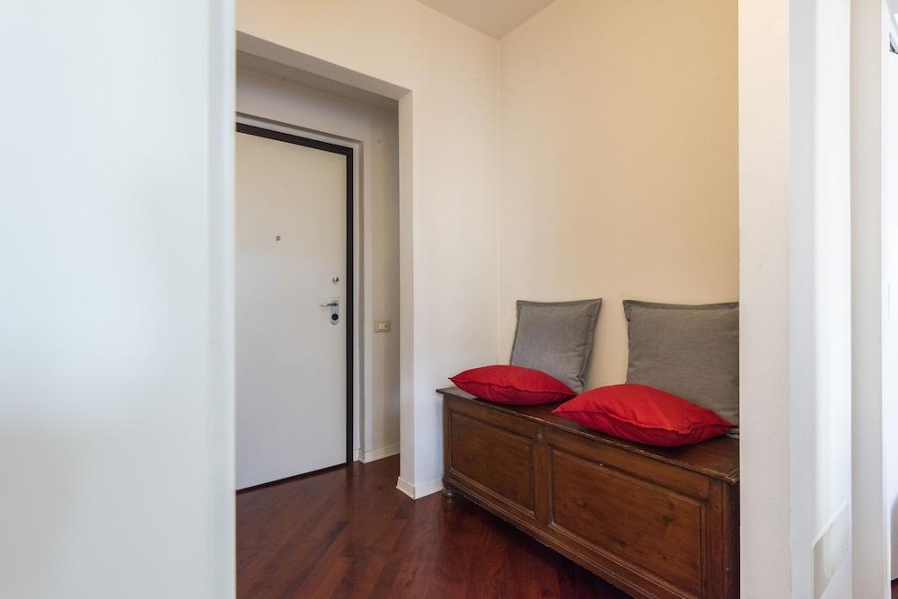 Renovated 19th-Century Apartment in An Authentic Area 1