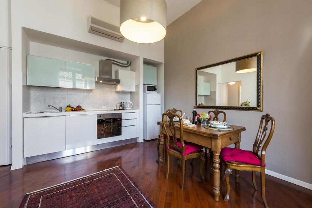 Renovated 19th-Century Apartment in An Authentic Area