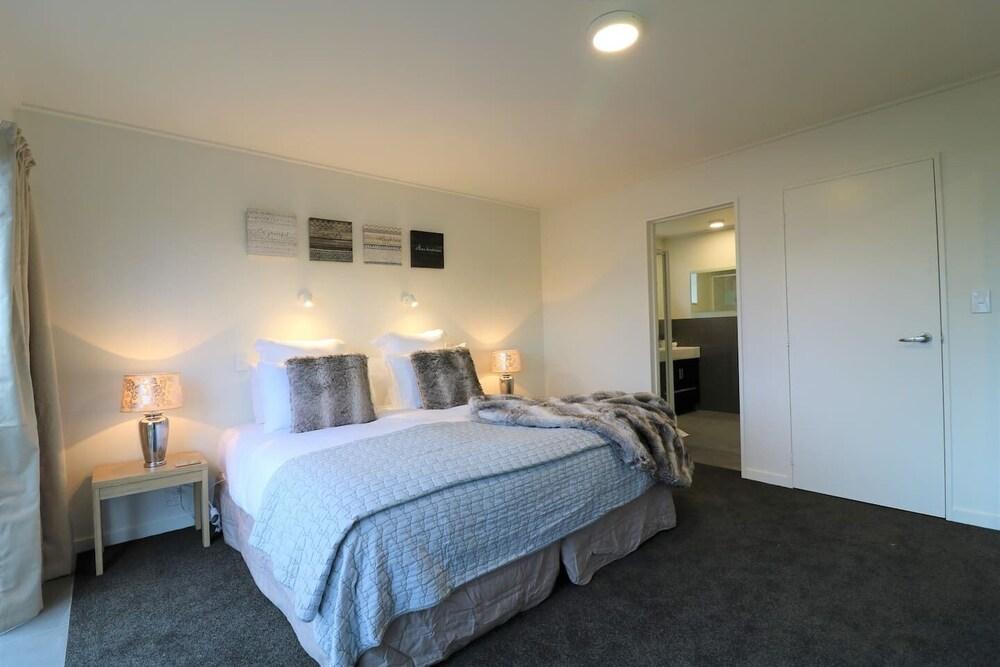 Central City Apartment, Parking, Bay Views 1