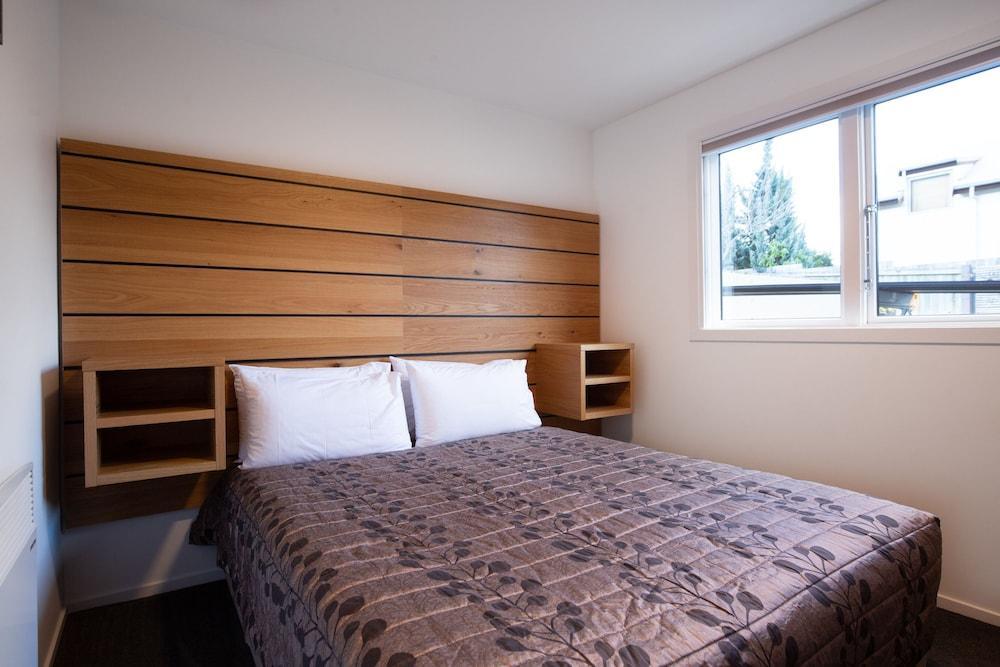 Sydney Street Apartments 1