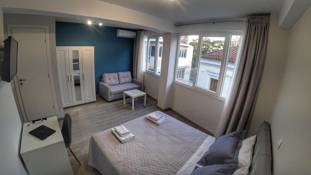 Raise Boutique Rooms in Center of Athens