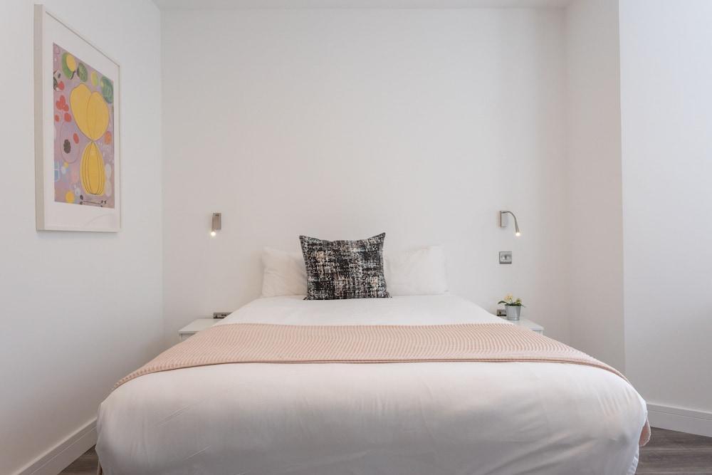 Chalk Farm Artist's Apartment Camden 1