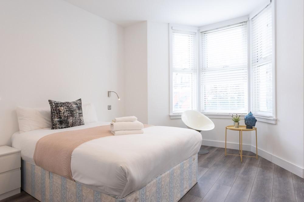 Chalk Farm Artist's Apartment Camden 2