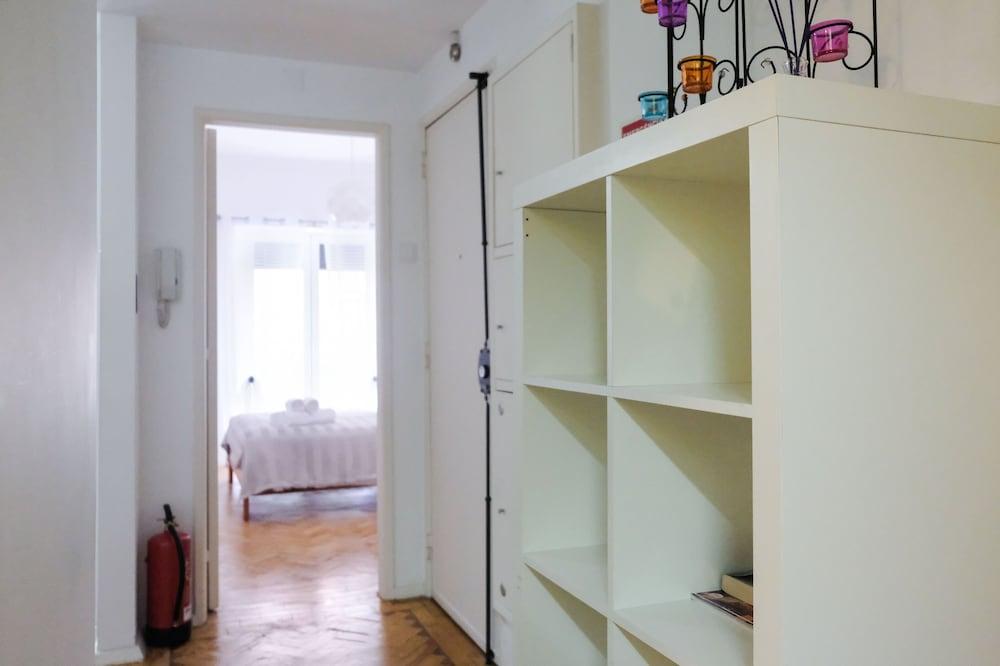 27 92 Campolide Apartment 1