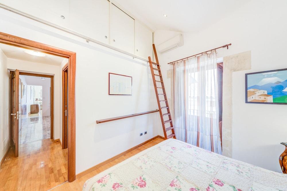Ortigia Elegant Apartment 1