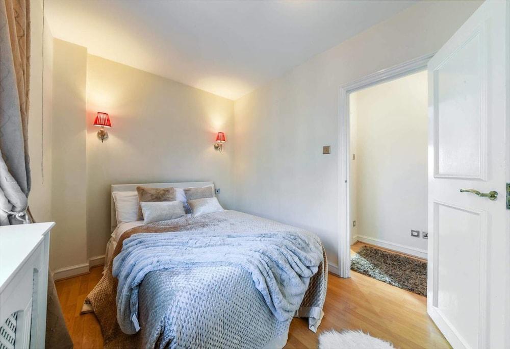 Cozy & Stylish Apartment in Chelsea 2