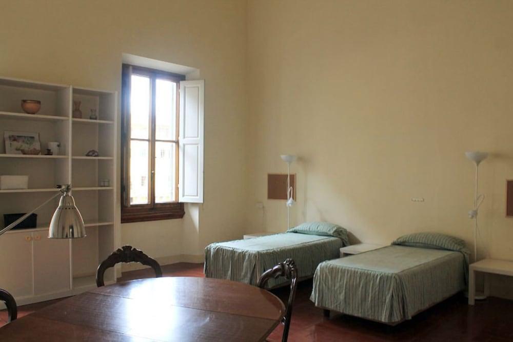 Art Apartment Dante 1