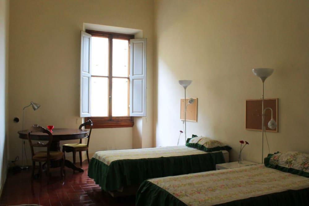Art Apartment Dante 2