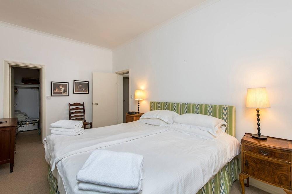 Traditional 1 Bed in Chelsea Near Harrods 1