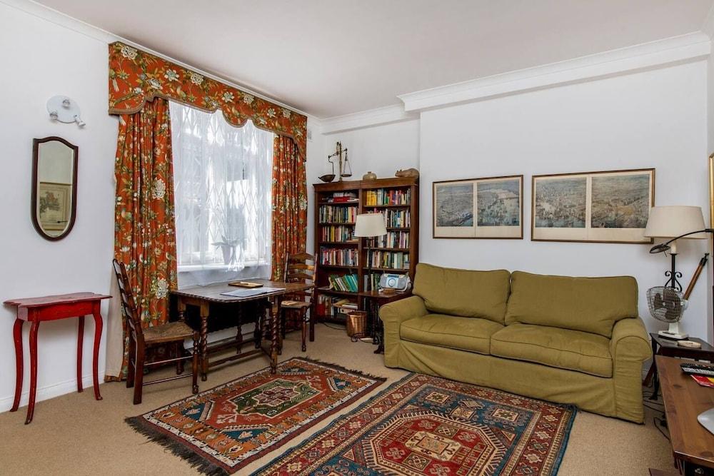 Traditional 1 Bed in Chelsea Near Harrods