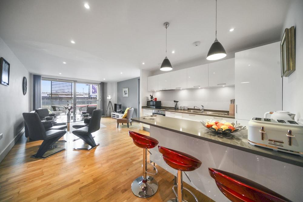 2 Bed Executive Apartment Near Camden Market with Wifi