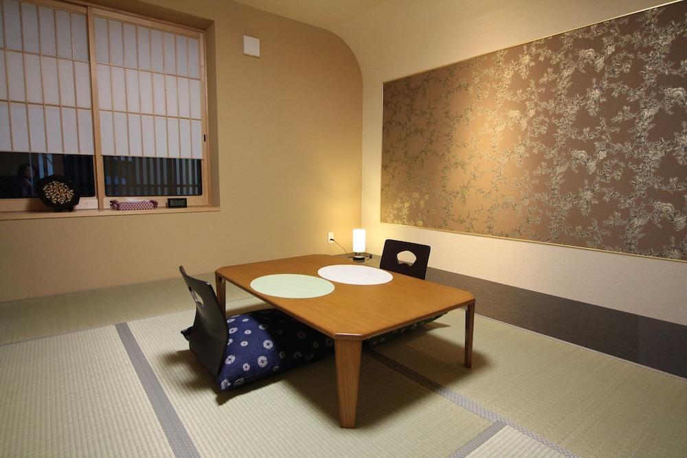Tomozuru