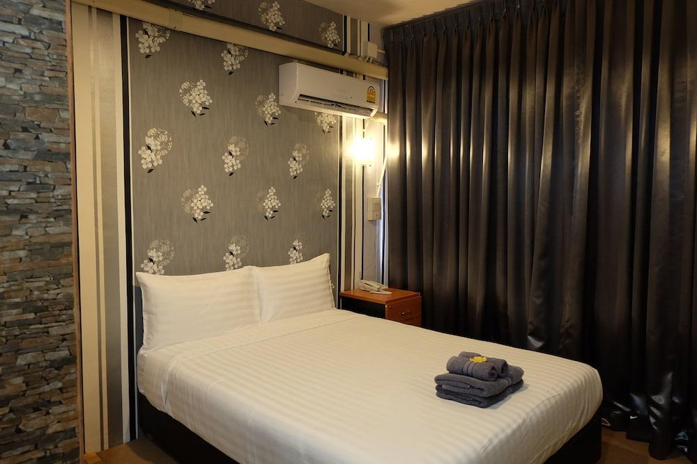 14 Plus 1 Hotel 2