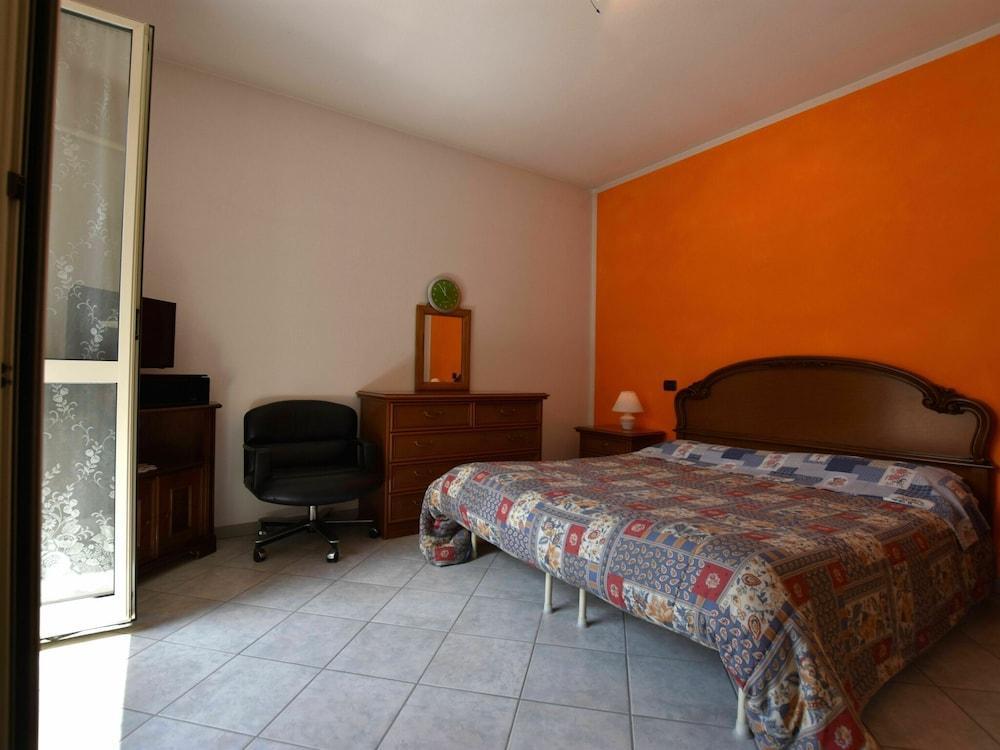 Belvilla by Oyo Flat with Terrace Near the Lake 1