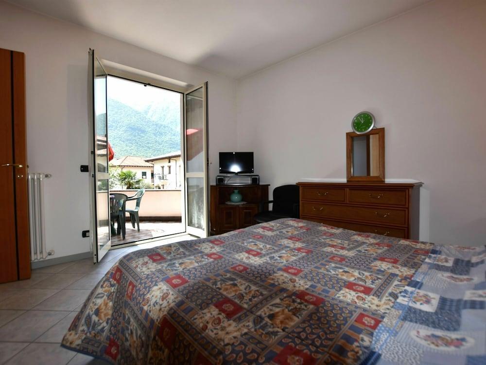 Belvilla by Oyo Flat with Terrace Near the Lake 2