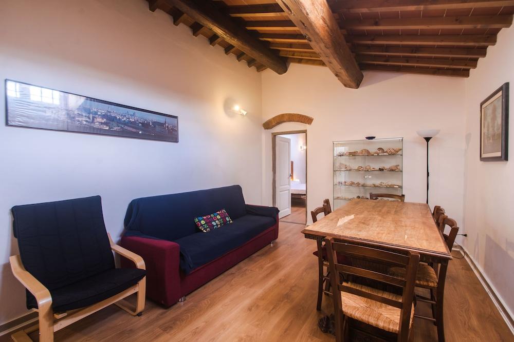 Lovely 4bd Apt 3min Walk To Ponte Vecchio