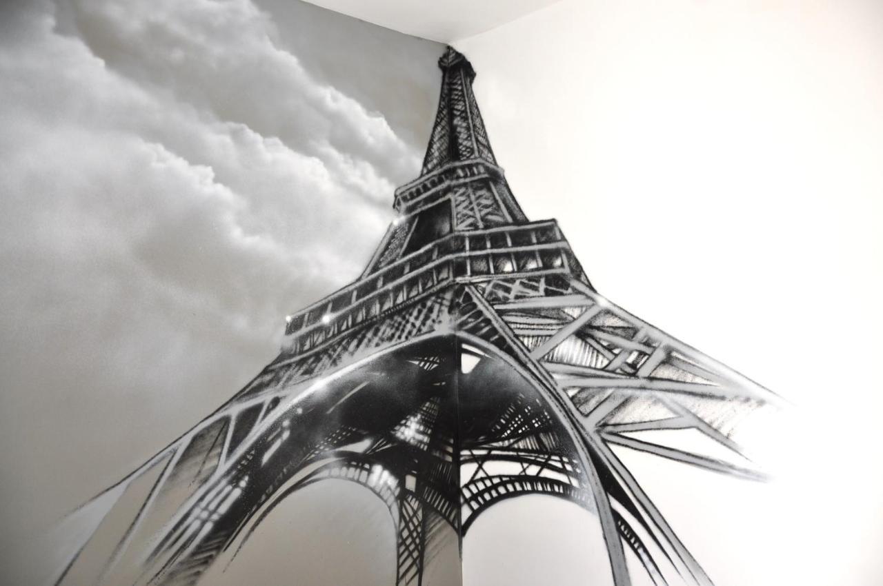 Beatrice Et Emmanuel Meuble Eiffel