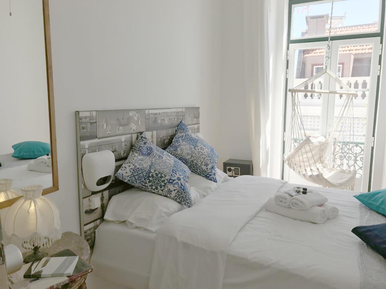 Alfama Patio Apartments 1