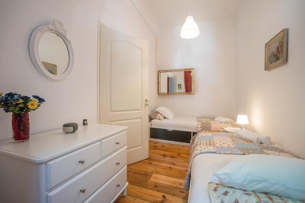 Campo Pequeno 3 Bedroom Apartment 1