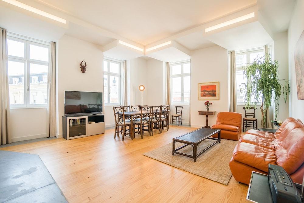 Spacious And Bright Apartment in Cais Sodre