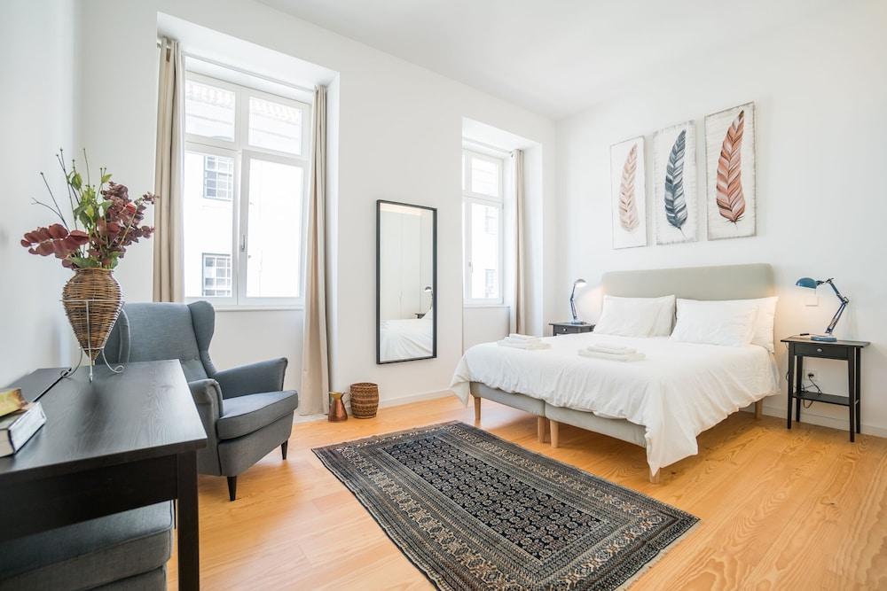 Spacious And Bright Apartment in Cais Sodre 2