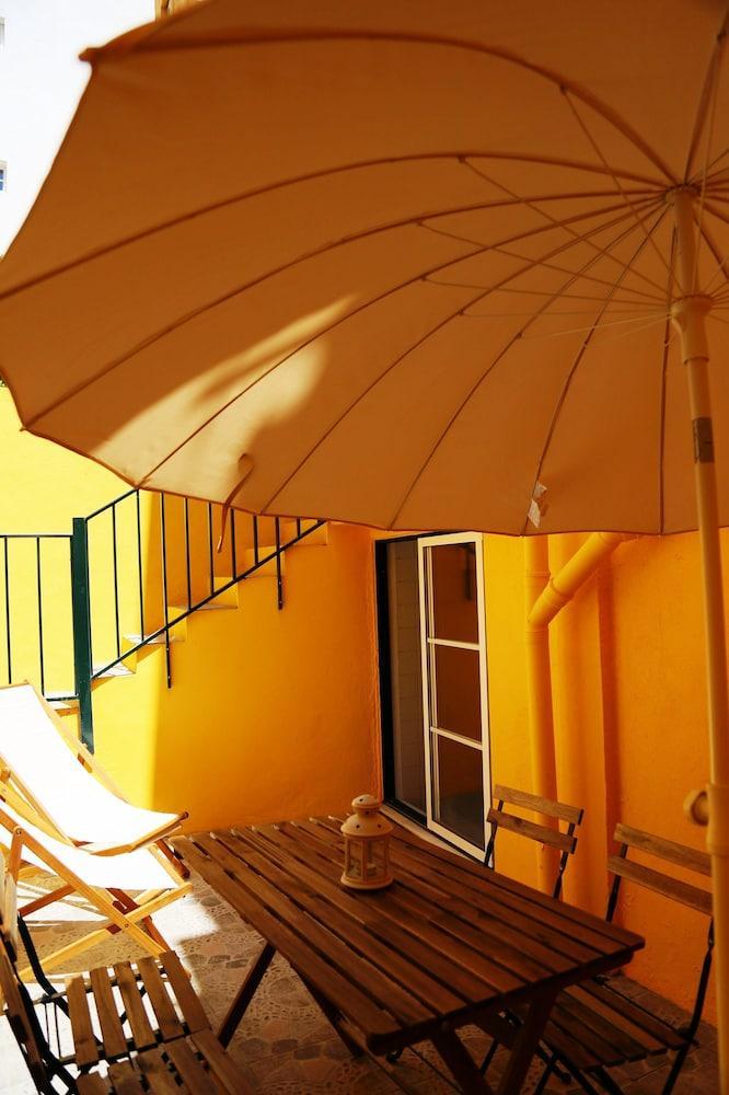 Apartment with Yard in Alfama