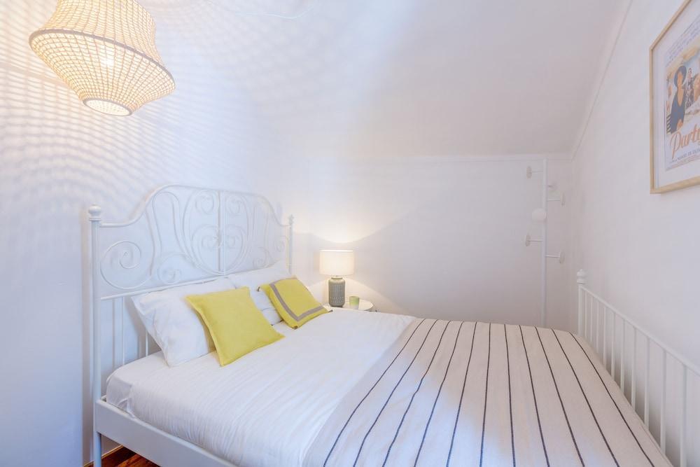 Light Filled Typical Apartment at Alfama, by Timecooler 2