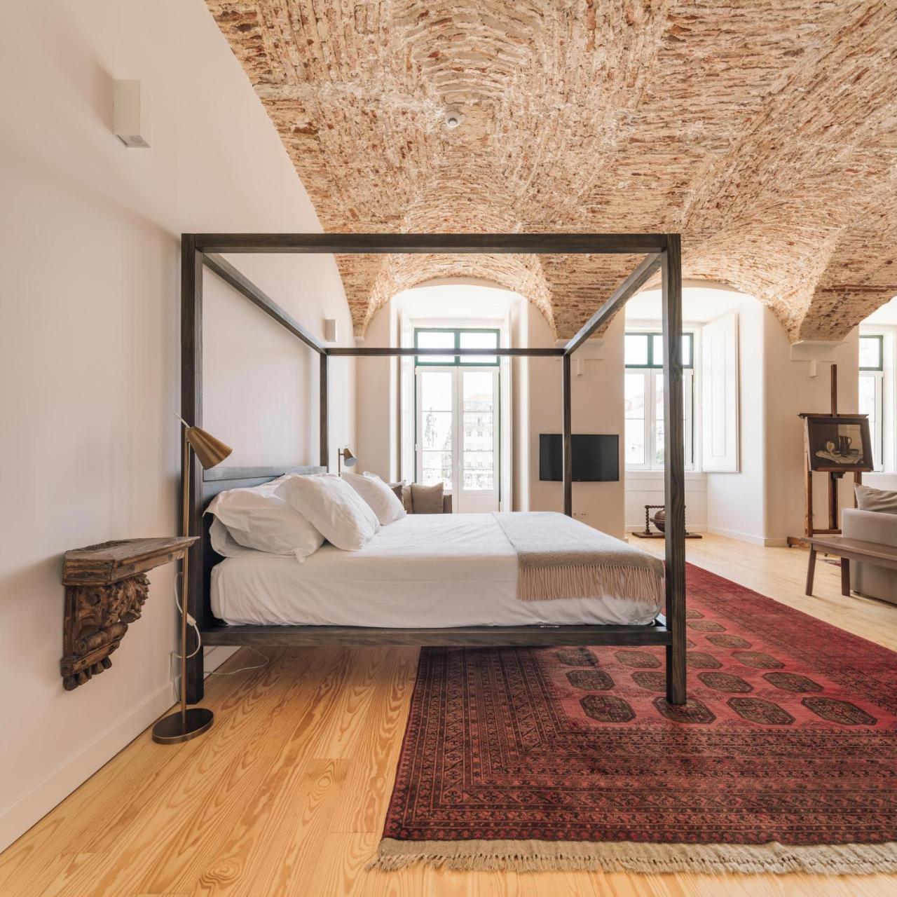 The Visionaire Apartments 1
