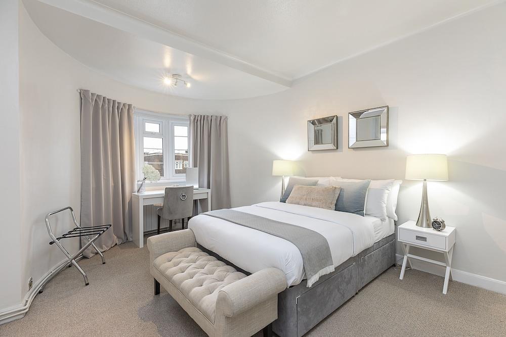 Imperial Suite in Swiss Cottage 1