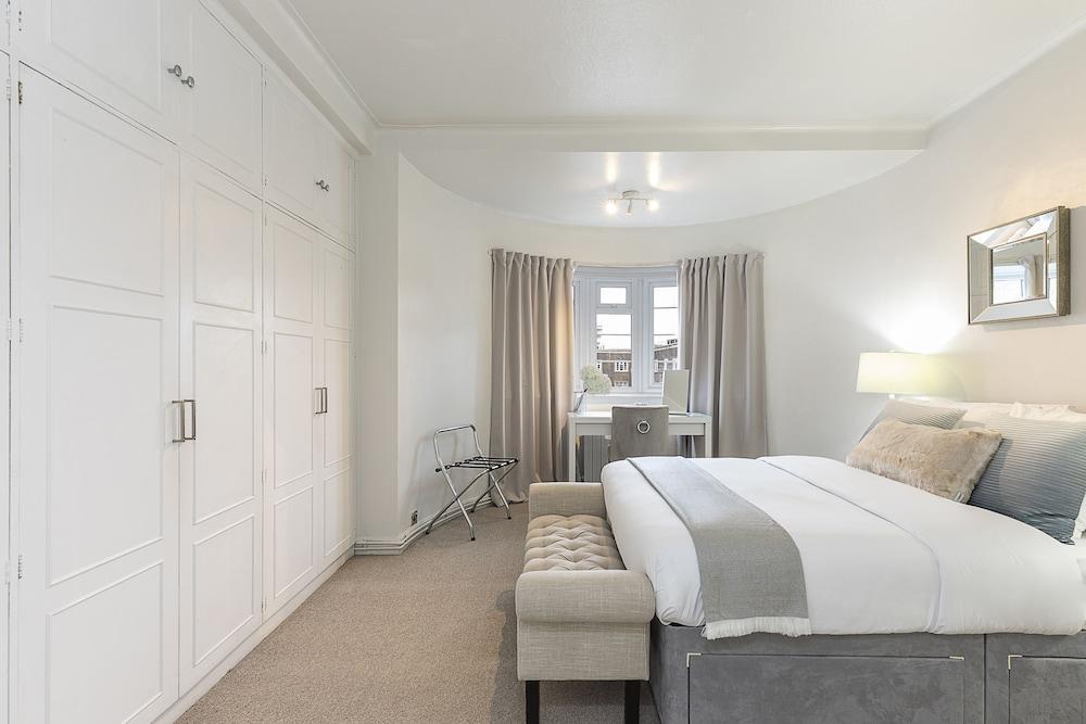 Imperial Suite in Swiss Cottage 2