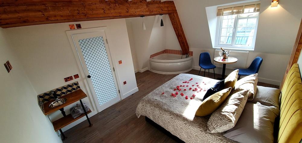 Angel Townhouse (Adults only) 1
