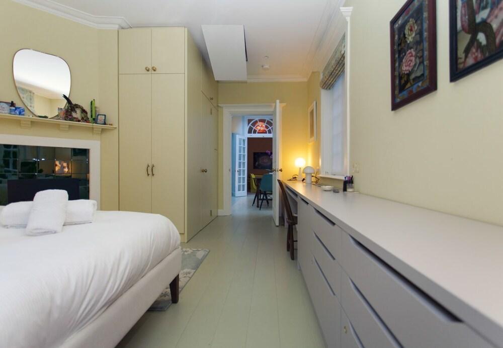 Holland Park Luxury with Garden 1