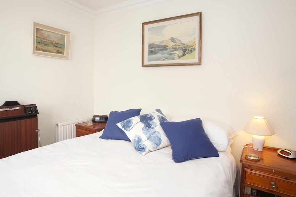 A Place Like Home - Comfortable Apartment in Paddington 1