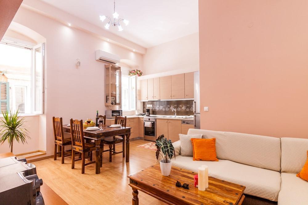 Kantouni Bizi Myranthis Apartment by Konnect