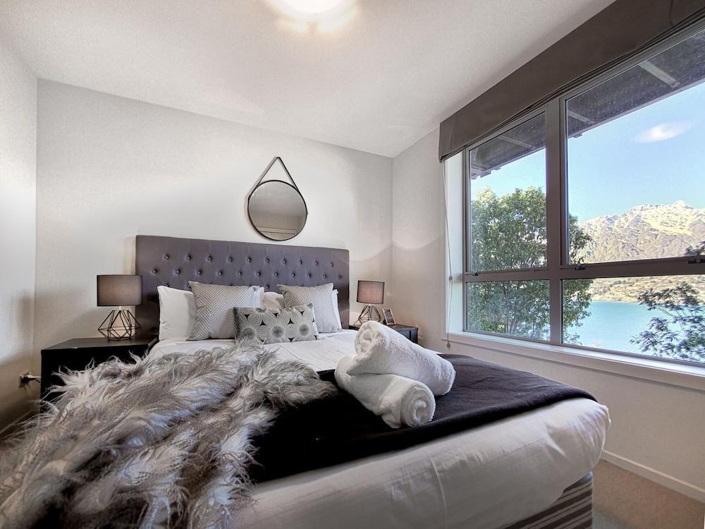 Gorgeous Lake & Mountain View Apartment 2