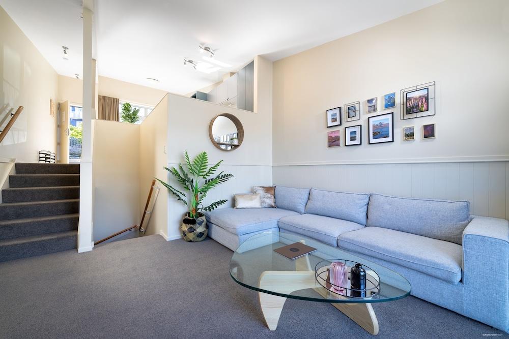 Gorgeous Lake & Mountain View Apartment 1