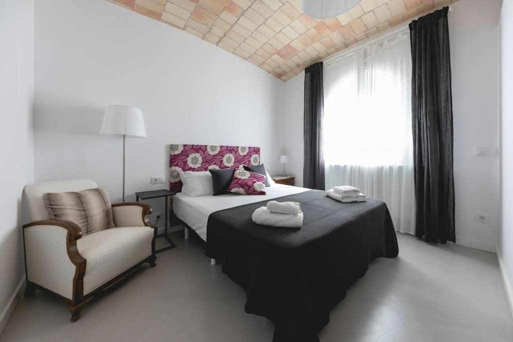 Newly Renovated Room W Pool & Bikeparking
