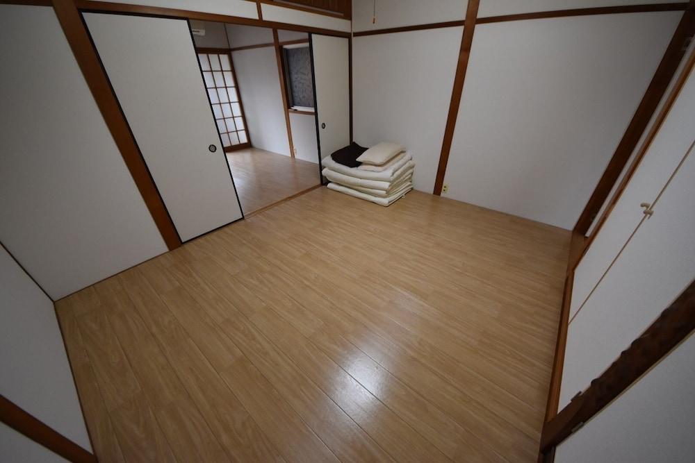 Tarbo's House Surugamachi : Near Jr Nara Station 10ppl