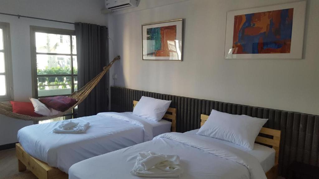 Haus Sathorn 11 Bed And Breakfast 1