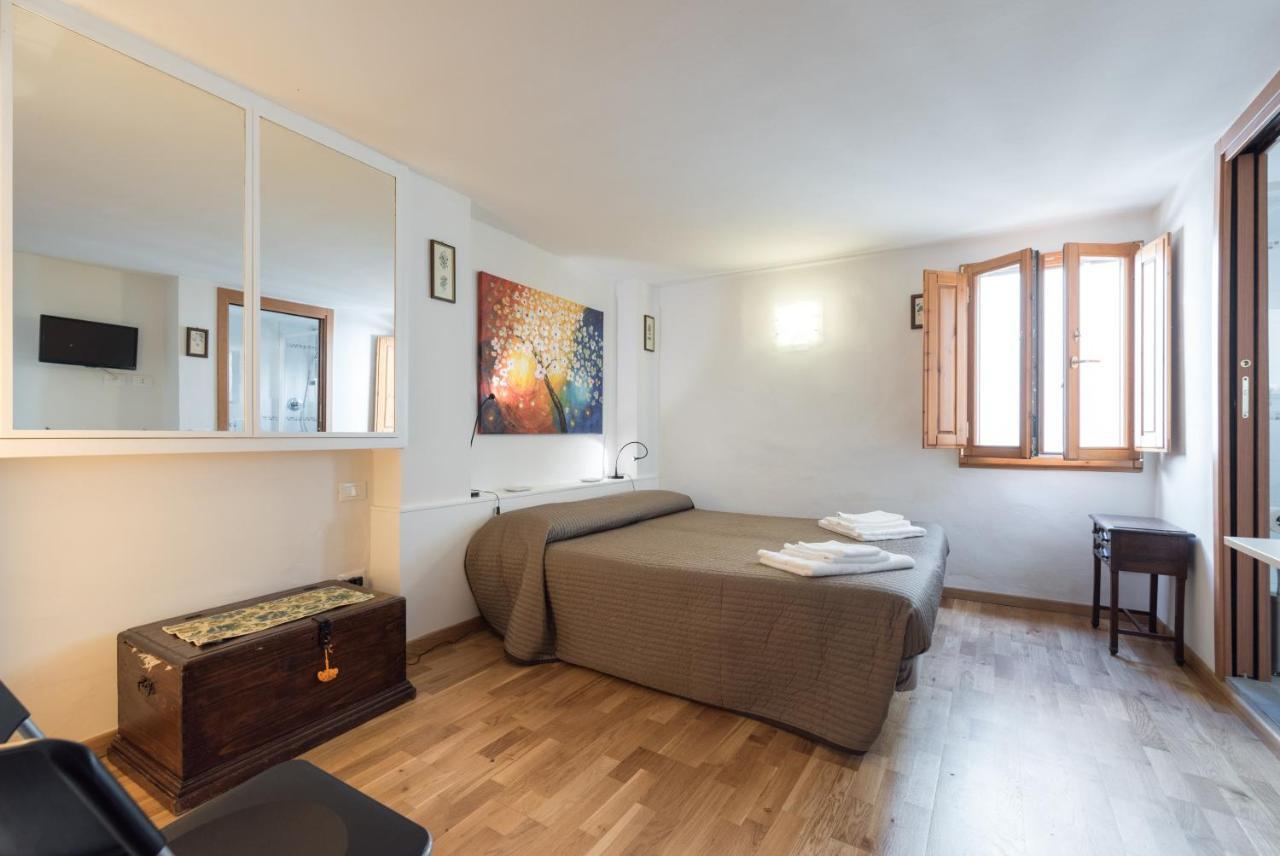 Roommo Carmine 2